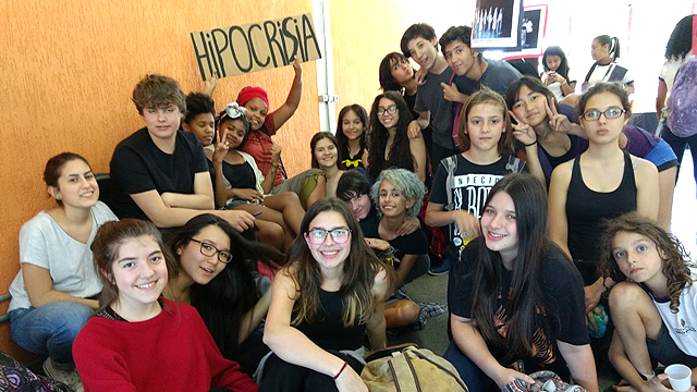 Grupo de teatro de estudantes da Amorim participa de Mostra de